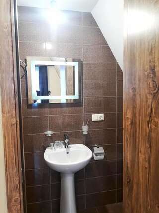 Отель Twins Achkhoti Степанцминда Классический трехместный номер-3