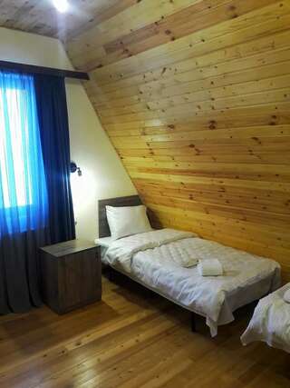 Отель Twins Achkhoti Степанцминда Классический трехместный номер-5