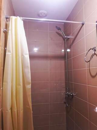 Отель Twins Achkhoti Степанцминда Классический четырехместный номер-9